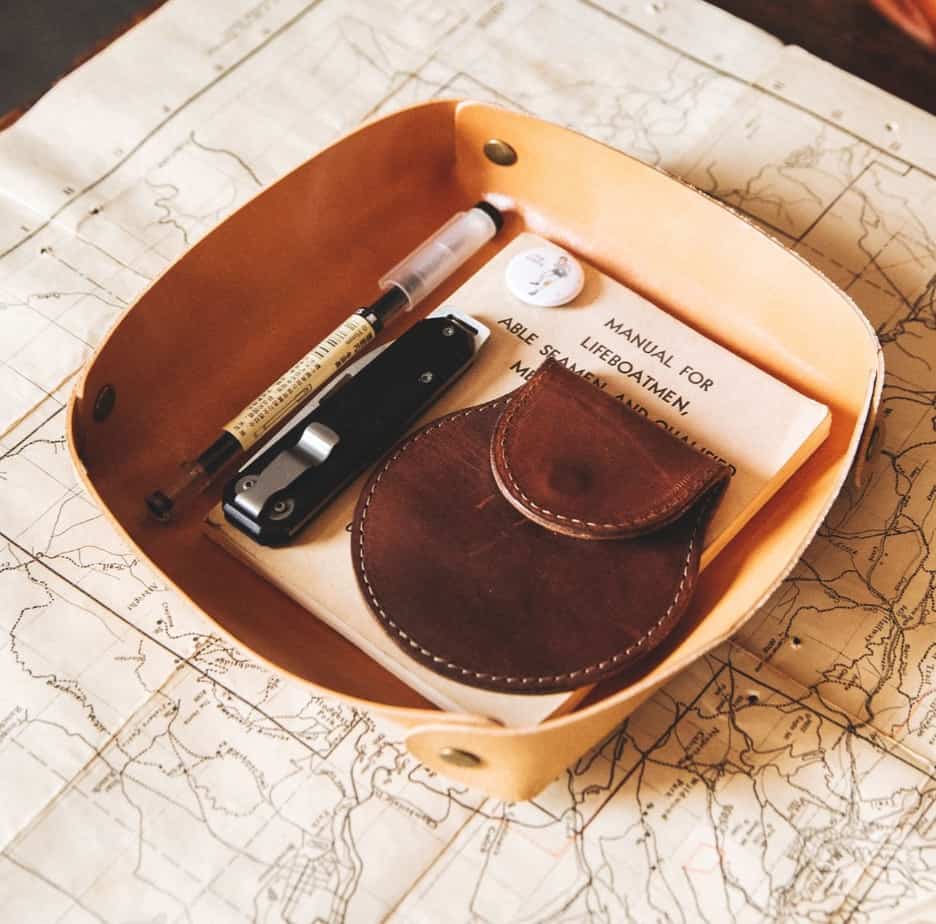 Best Travel Accessories_Travel Valet Tray