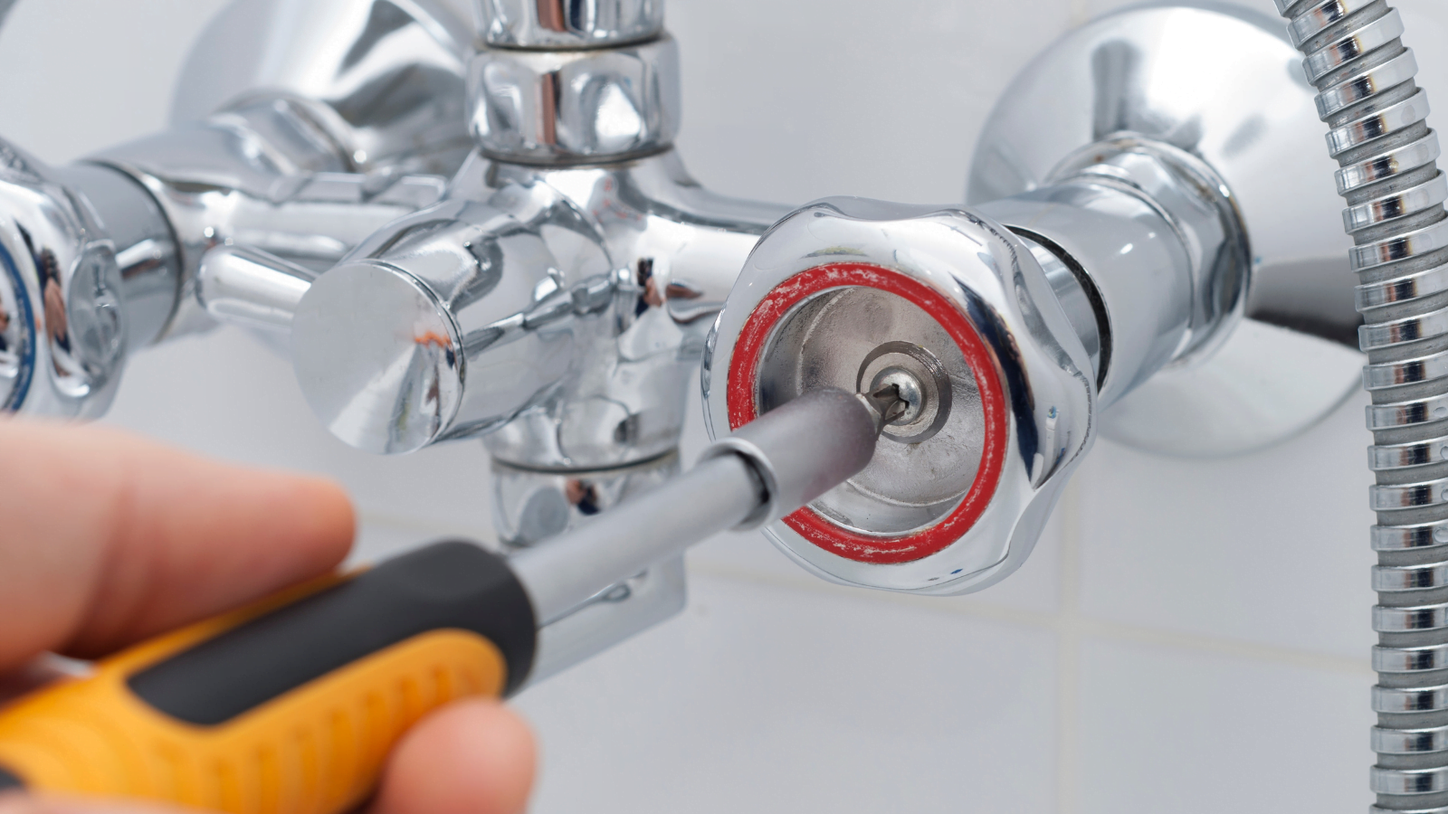 How to Fix a Leaky Bathtub Faucet