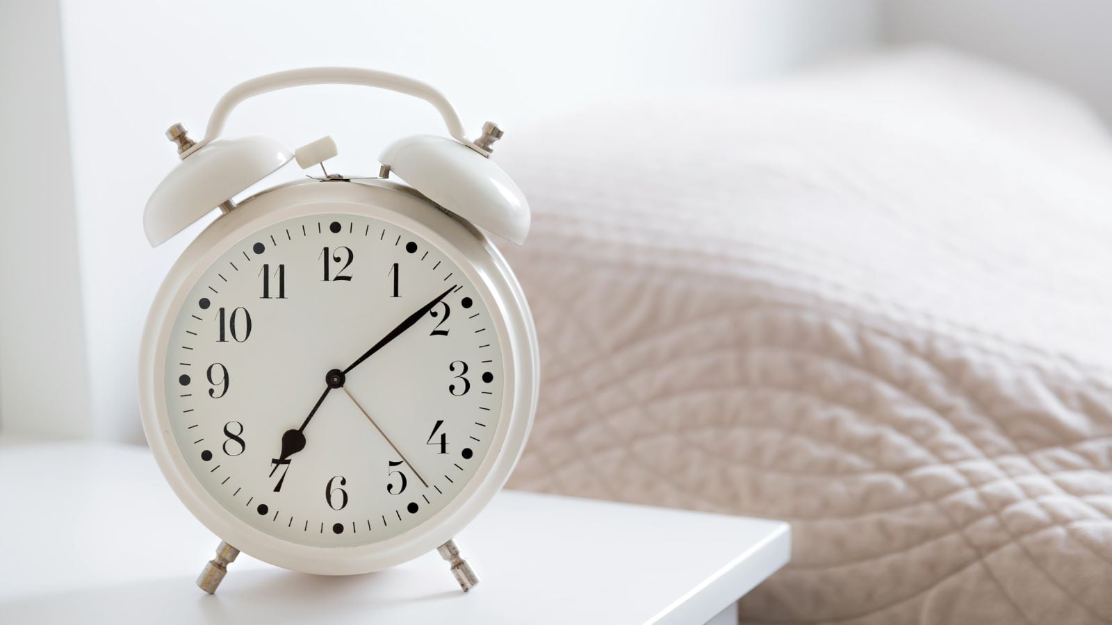 Rediscover the Past: 15 Surprising Things That Decorated Every 70s Home, But Are Now Extinct