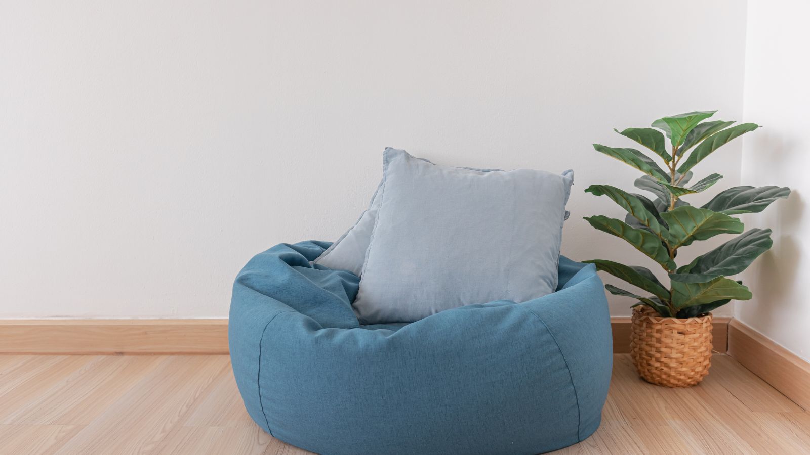 Rediscover the Past: 15 Surprising Things That Decorated Every 70s Home, But Are Now Extinct