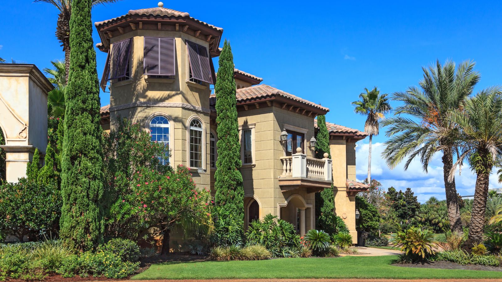 Discover the Ultimate Beachfront Dream: Top 10 Places to Buy Your Perfect Waterside Home in America!