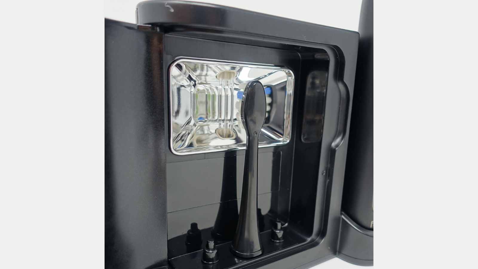 Electric toothbrush sanitizer