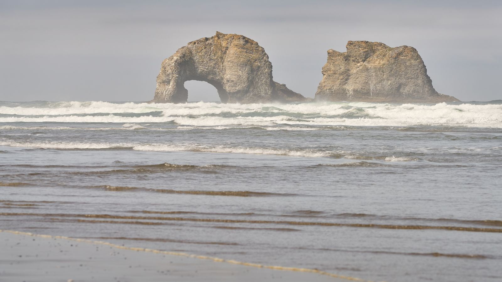 Discover the Ultimate Beachfront Dream: Top 10 Places to Buy Your Perfect Waterside Home in America!