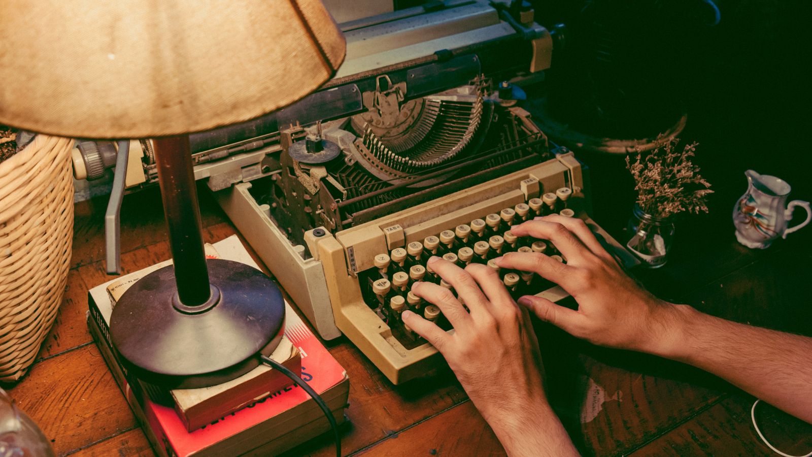 Rediscover the Past: 15 Surprising Things That Decorated Every 70s Home, But Are Now Extinct