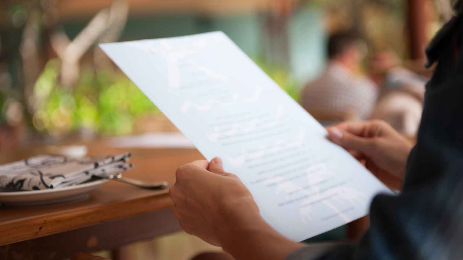 20 Red Flags That Scream 'Run' When Dining At A Restaurant