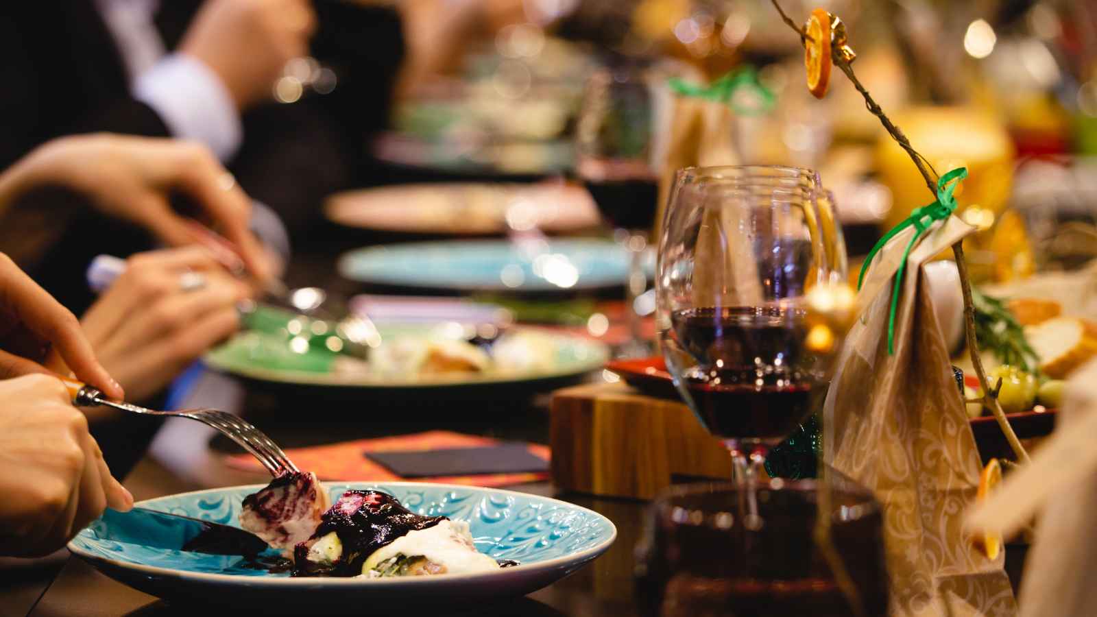 20 Red Flags That Scream 'Run' When Dining At A Restaurant