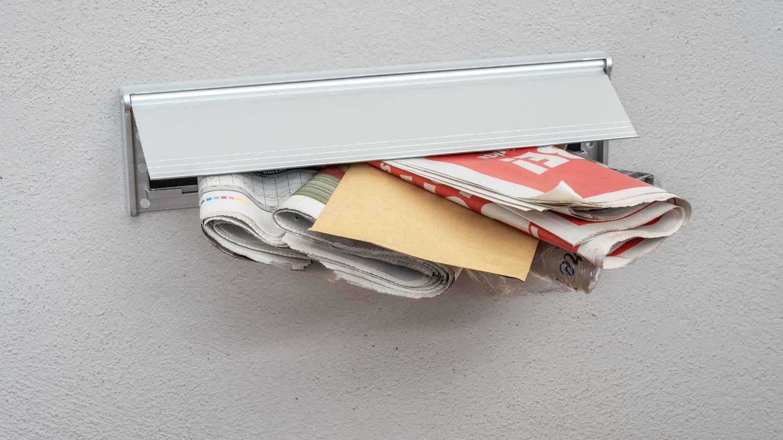 Burglars Spill the Secrets: 20 Ways You're Making Your Home an Easy Target for Robbery