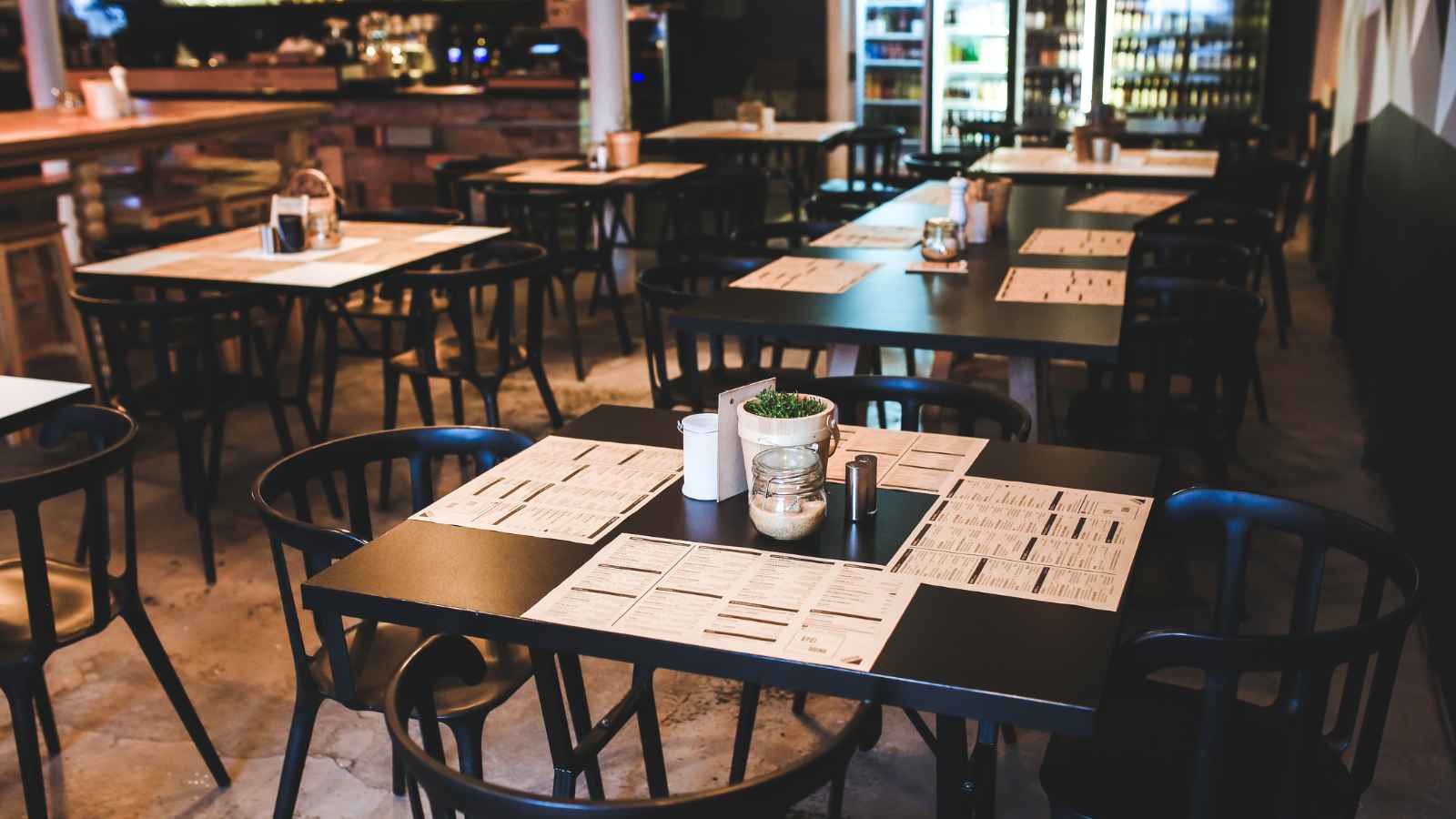 20 Red Flags That Scream 'Run' When Dining At A Restaurant