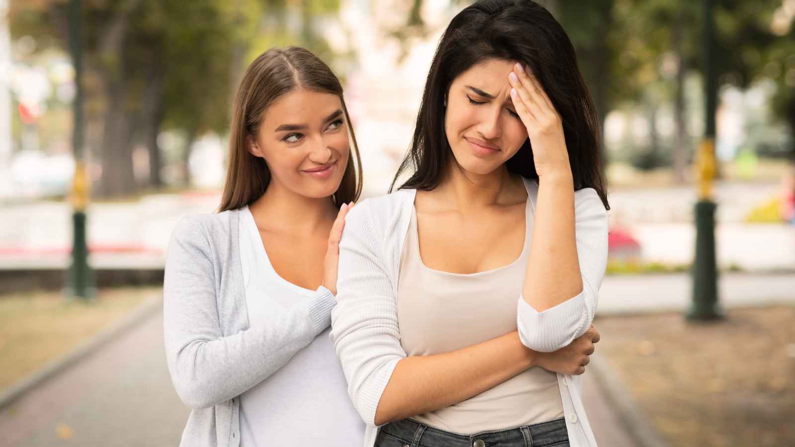 8 Subtle Signs of a Fake Friend