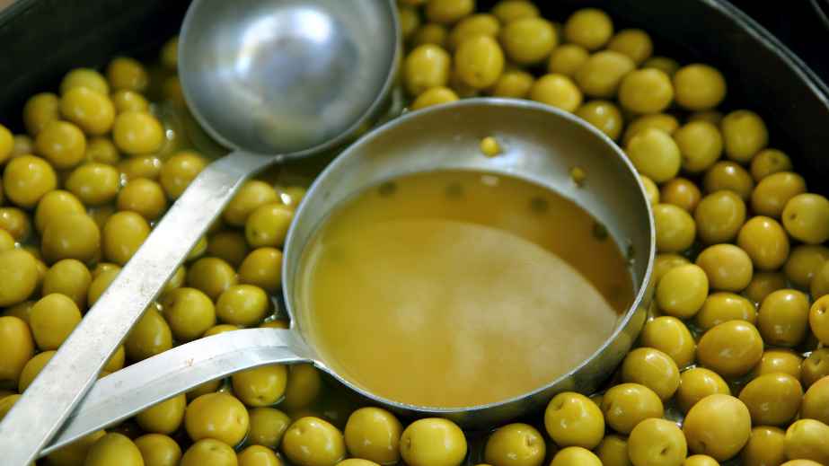 20 clever kitchen tricks for home cooks