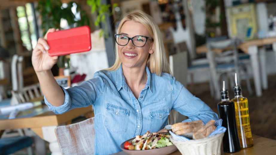 10 Outrageous Reasons People Were Kicked out of Restaurants