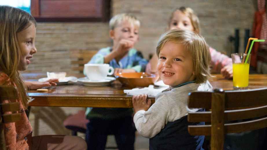 10 Outrageous Reasons People Were Kicked out of Restaurants