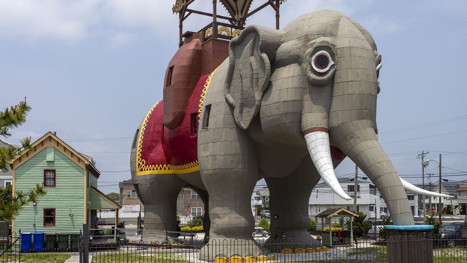 16 Most Fun Roadside Attractions Throughout the U.S.