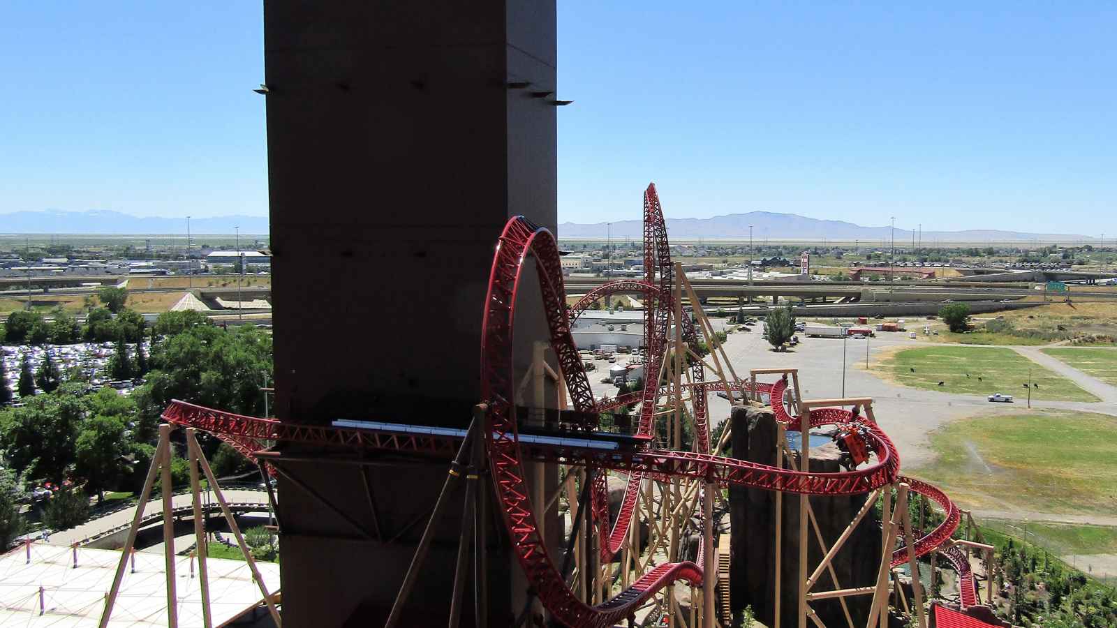 10 Scariest Rollercoasters in the U.S. Would You Ride Them?