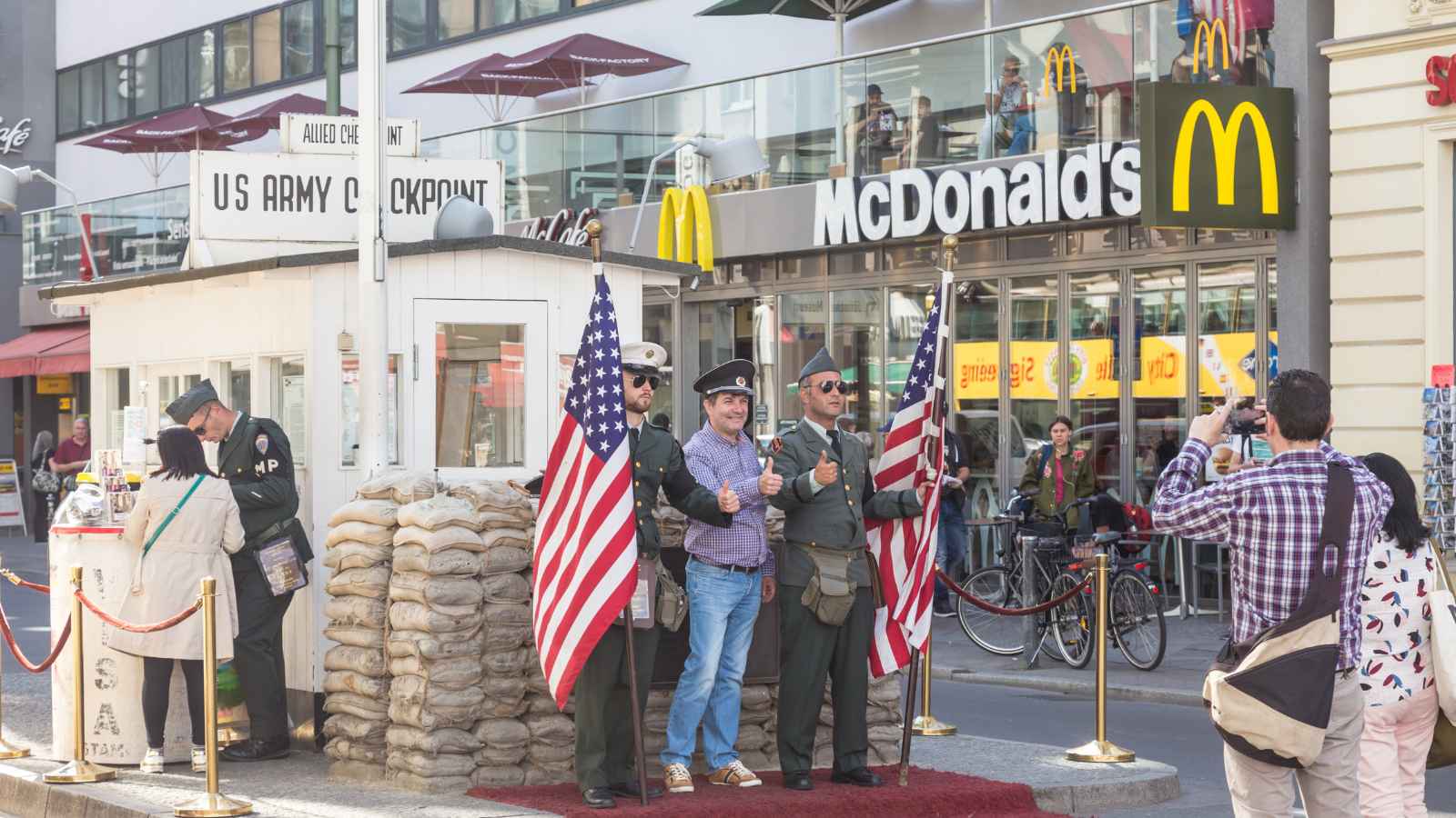 10 Worst Tourist Traps in the World According to the Internet