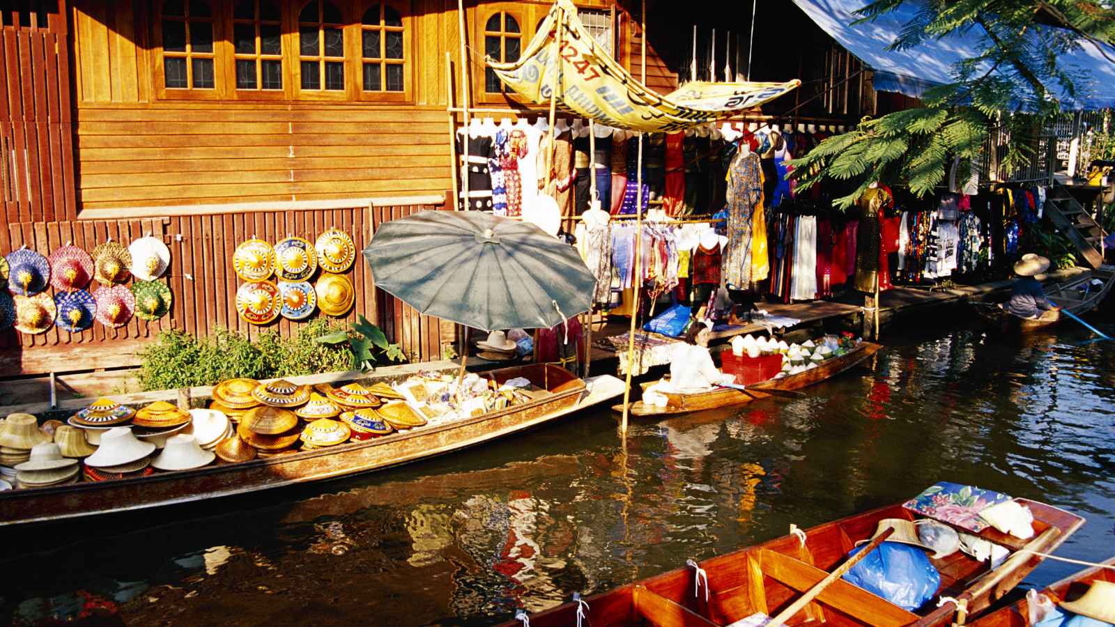 10 Worst Tourist Traps in the World According to the Internet