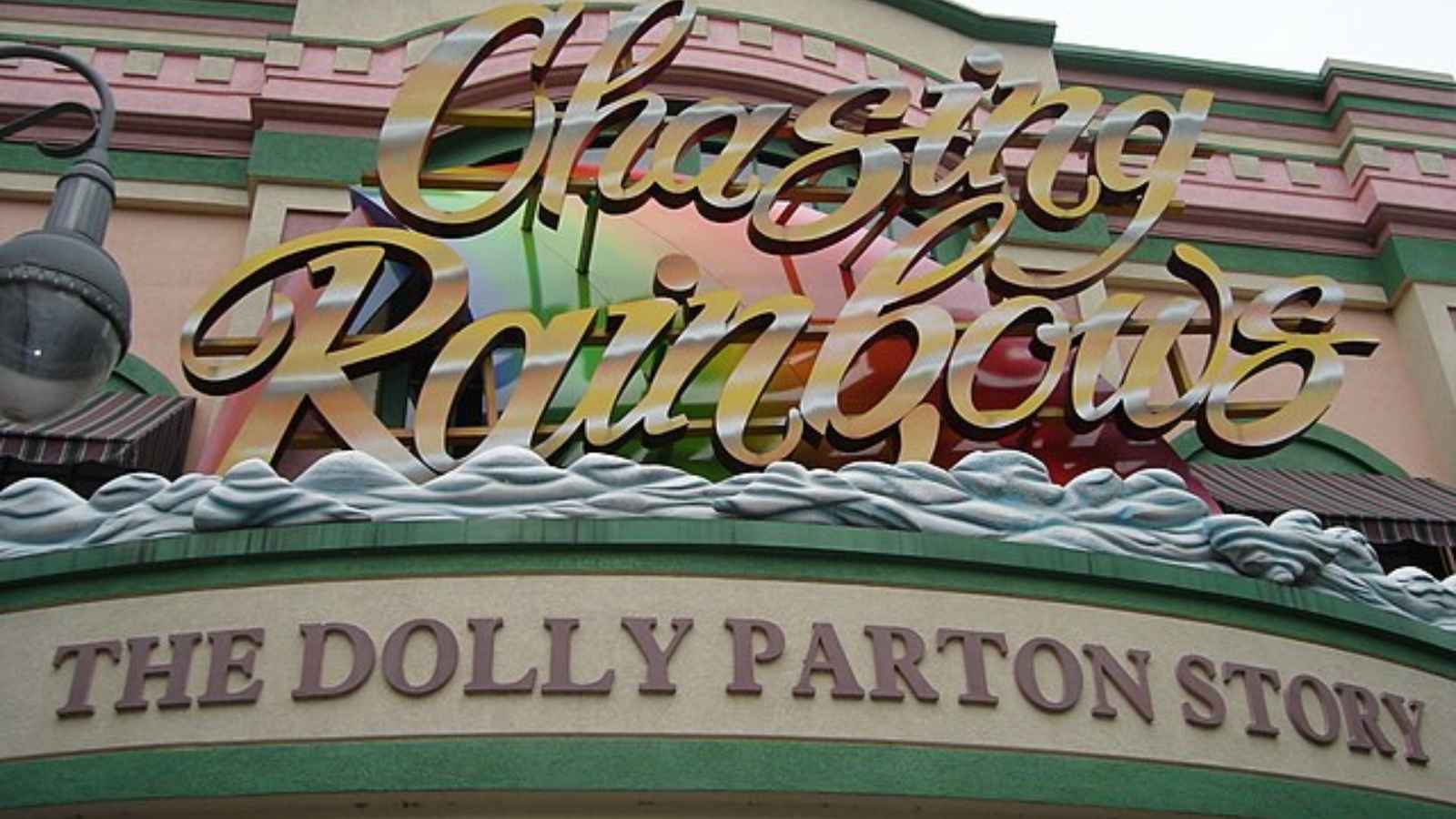 10 Awesome Theme Parks in the U.S. For Summertime Adventures