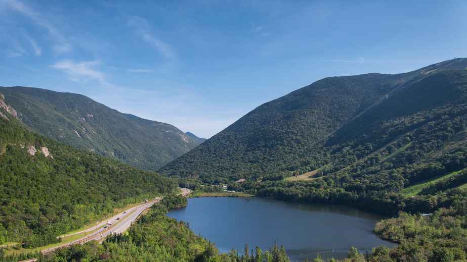 10 Best Lakes to Visit Across the United States