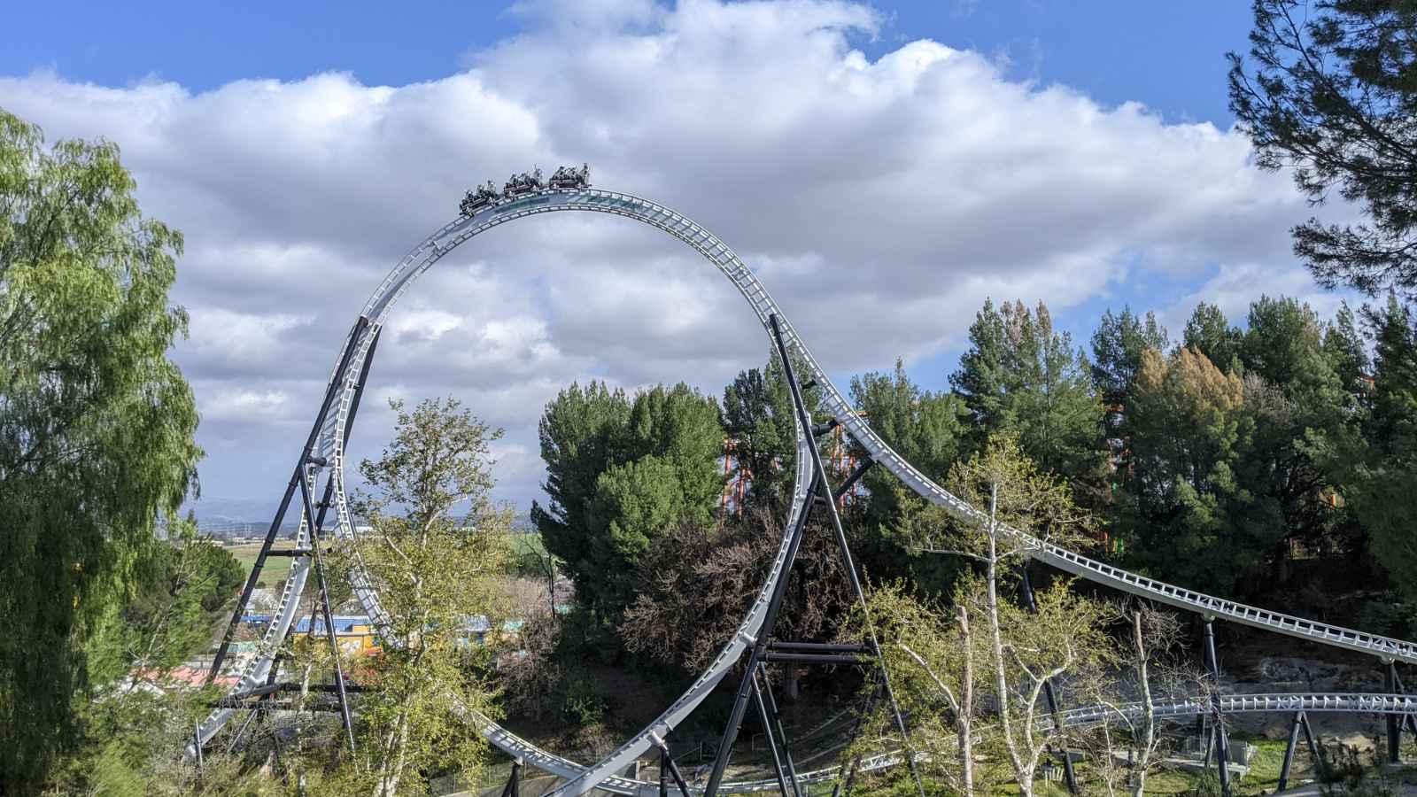 10 Scariest Rollercoasters in the U.S. Would You Ride Them?