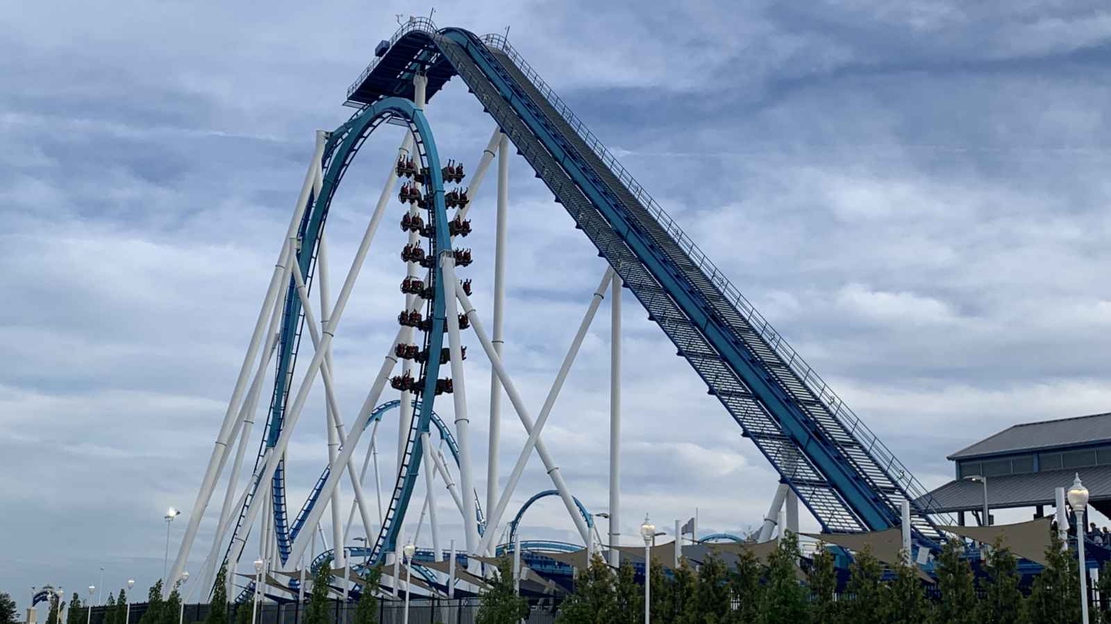 10 Scariest Rollercoasters in the U.S. Would You Ride Them?