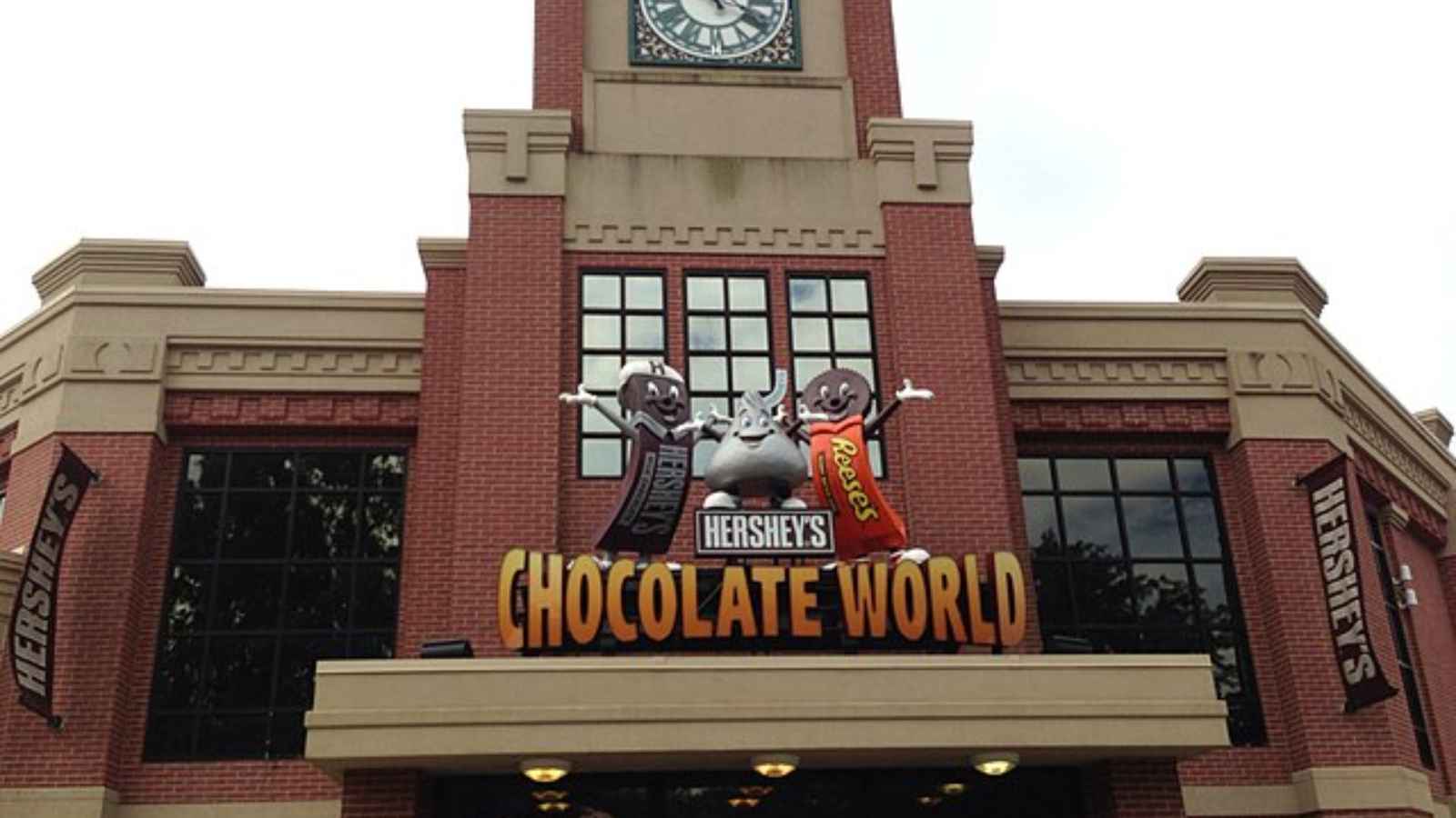 10 Awesome Theme Parks in the U.S. For Summertime Adventures