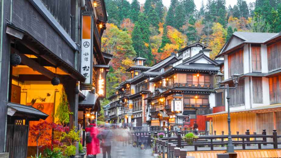 10 Best Travel Recommendations According to Seasoned Travelers
