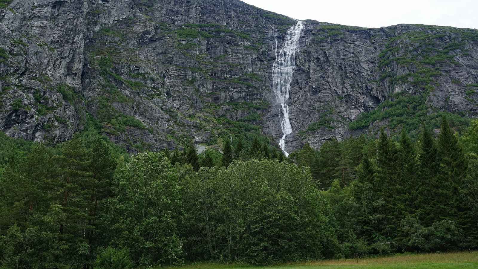 The 10 Most Dangerous Waterfalls in the World. Would You Venture?