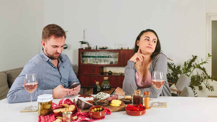 10 Toxic Habits That Are Ruining Your Relationships (And You're Not Even Aware)