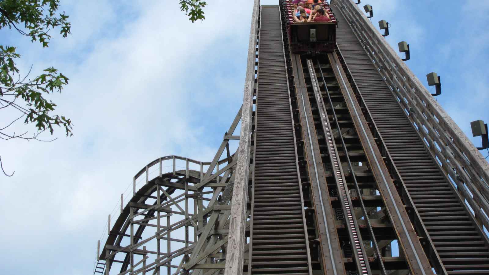 10 Scariest Rollercoasters in the U.S. Would You Ride Them?