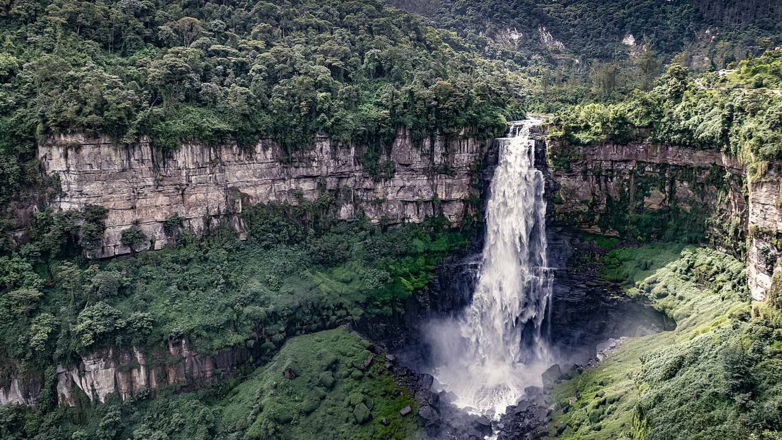 The 10 Most Dangerous Waterfalls in the World. Would You Venture?