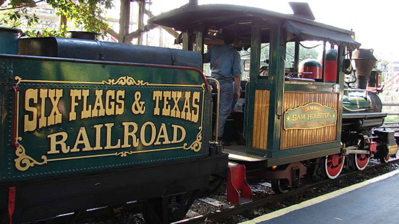 10 Awesome Theme Parks in the U.S. For Summertime Adventures