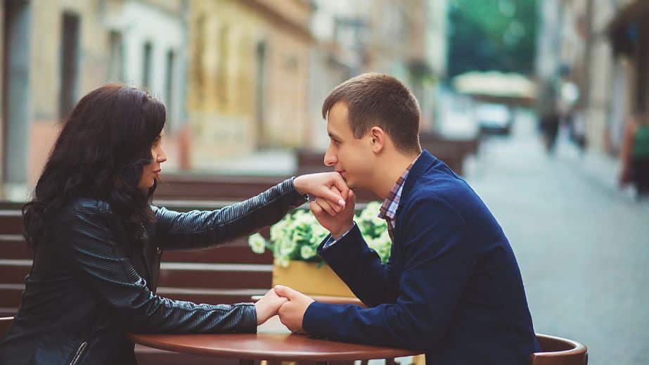 15 Old-School Etiquette Rules That Have Disappeared