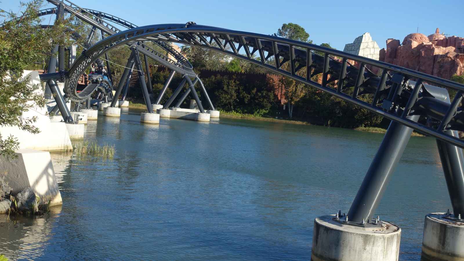 10 Scariest Rollercoasters in the U.S. Would You Ride Them?