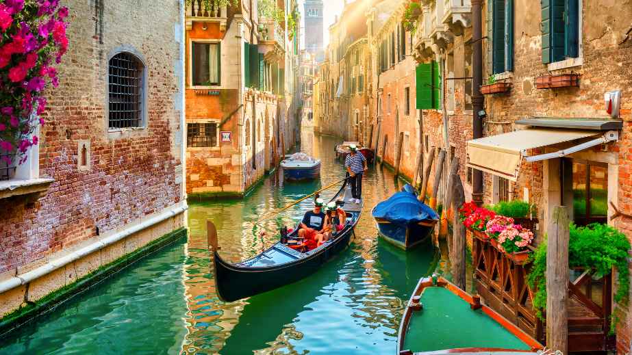 10 Best Travel Recommendations According to Seasoned Travelers