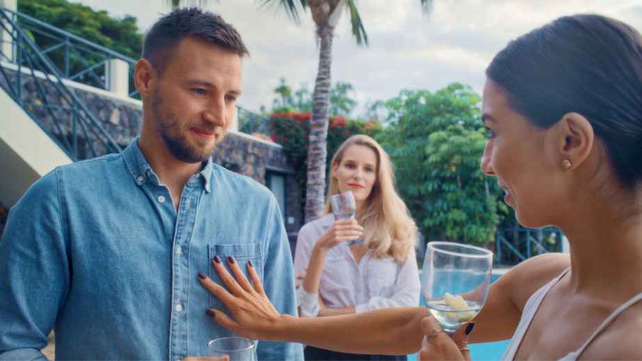 10 Toxic Habits That Are Ruining Your Relationships (And You're Not Even Aware)