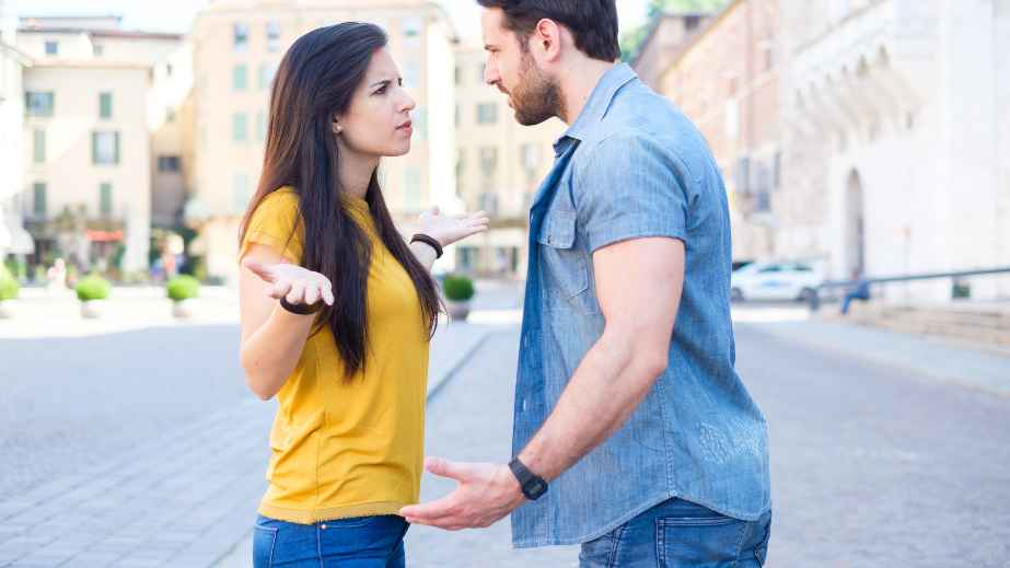 10 Toxic Habits That Are Ruining Your Relationships (And You're Not Even Aware)