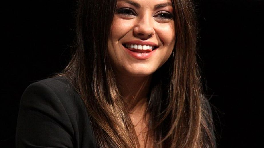 25 Celebrities Who Live in Surprisingly Modest Homes