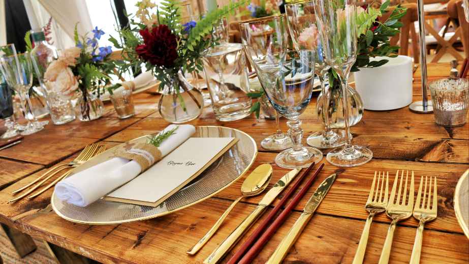 12 Etiquette Mistakes Everyone Makes at a Steakhouse