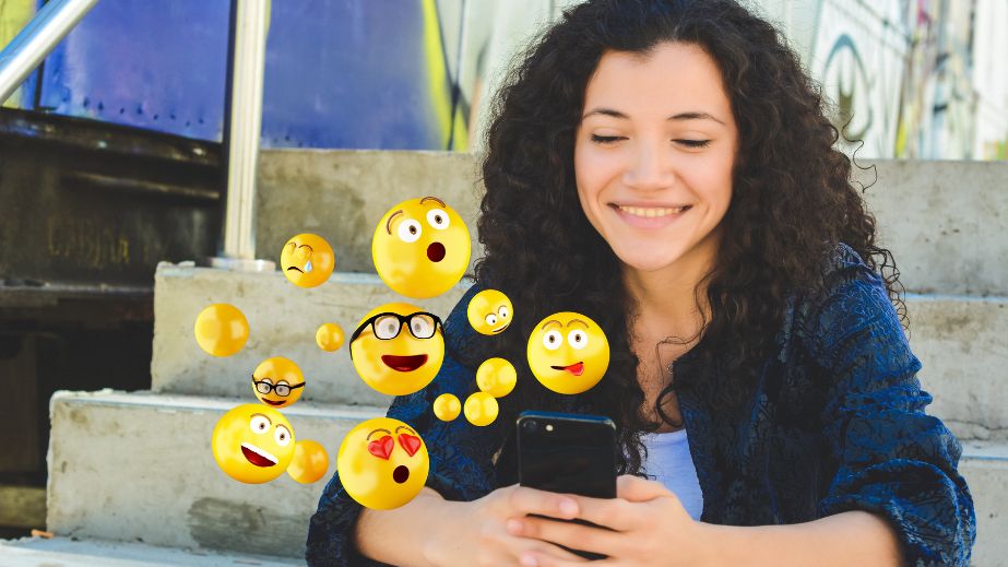 14 Things That Label You as 'Uneducated' on Social Media