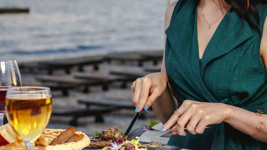 12 Etiquette Mistakes Everyone Makes at a Steakhouse