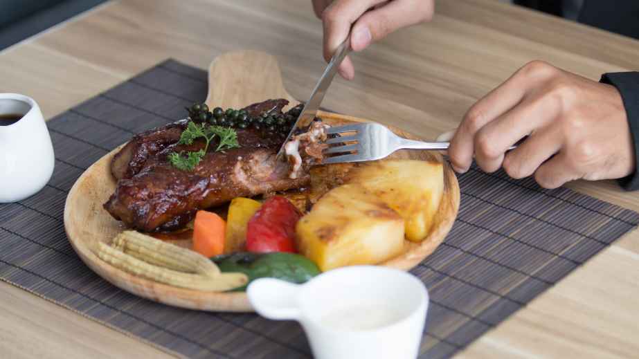 12 Etiquette Mistakes Everyone Makes at a Steakhouse