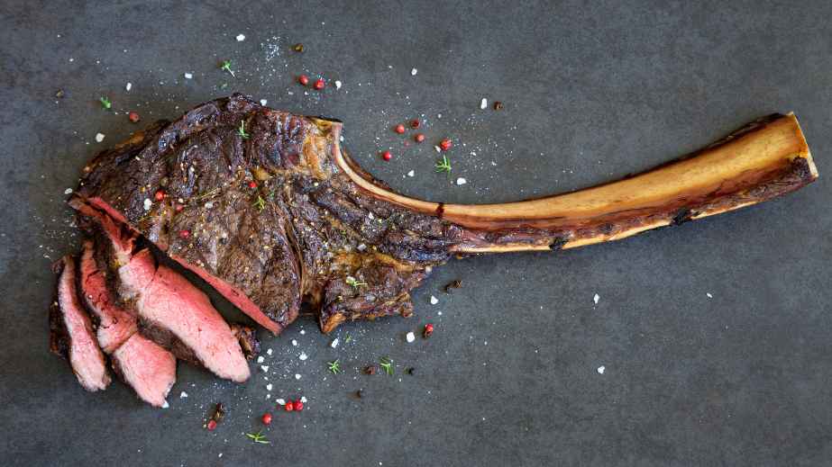 12 Etiquette Mistakes Everyone Makes at a Steakhouse