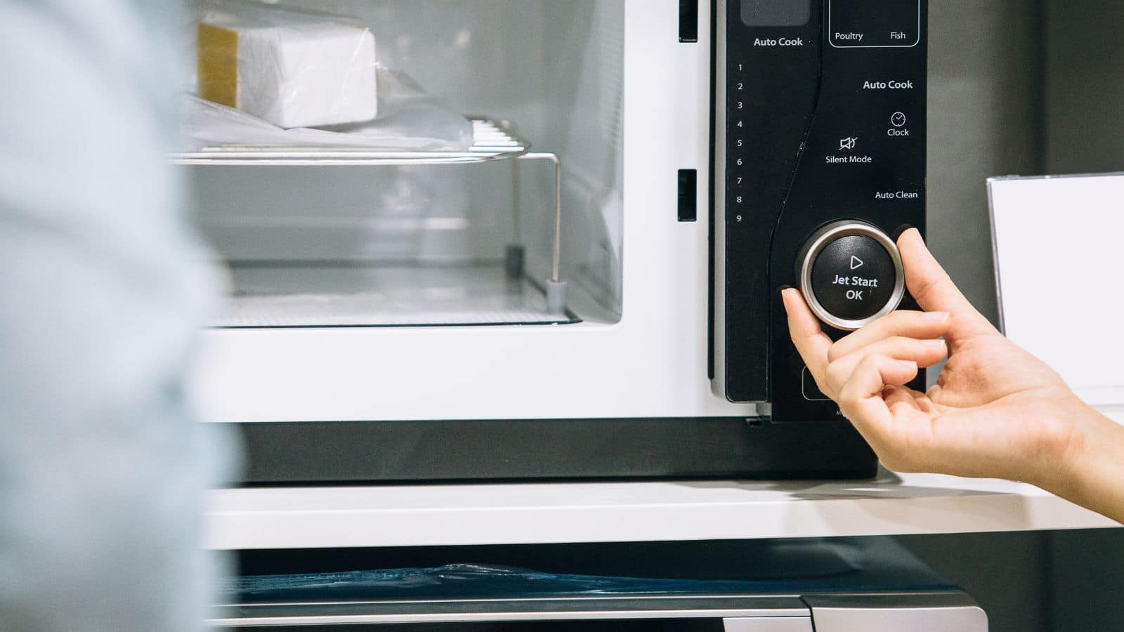 Features of Microwave Oven