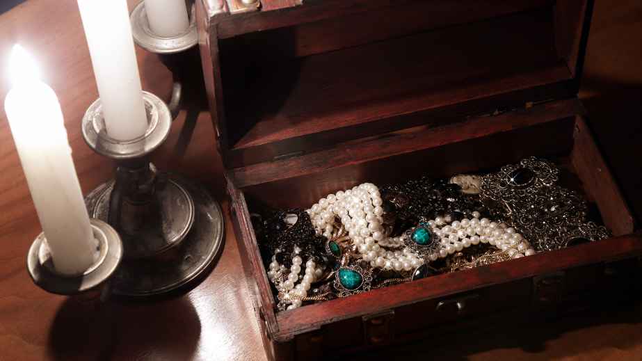 20 Garage Sale Finds That Could Be Worth a Lot of Money
