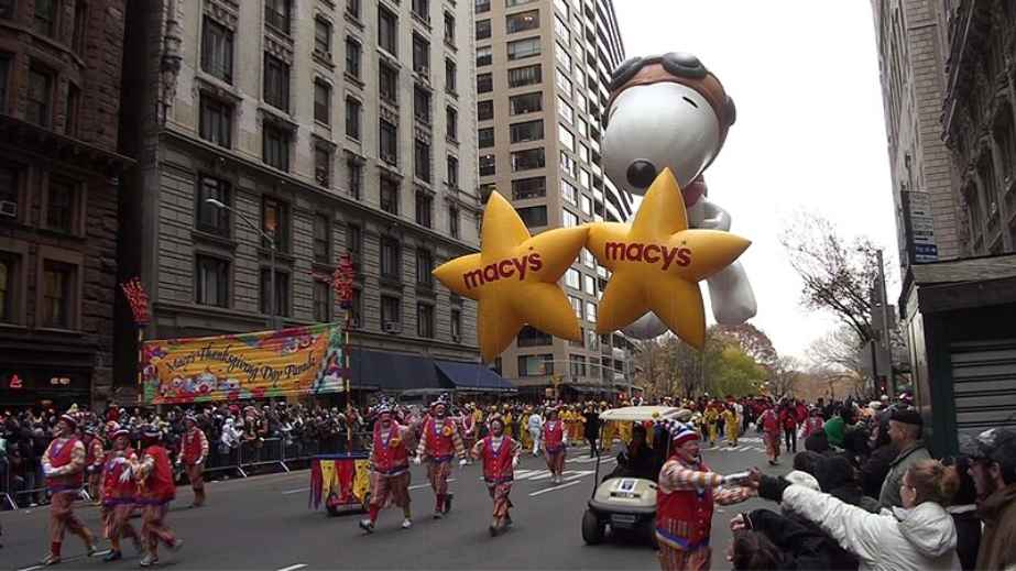 14 Strange Thanksgiving Traditions That Everyone Pretends Aren't Weird