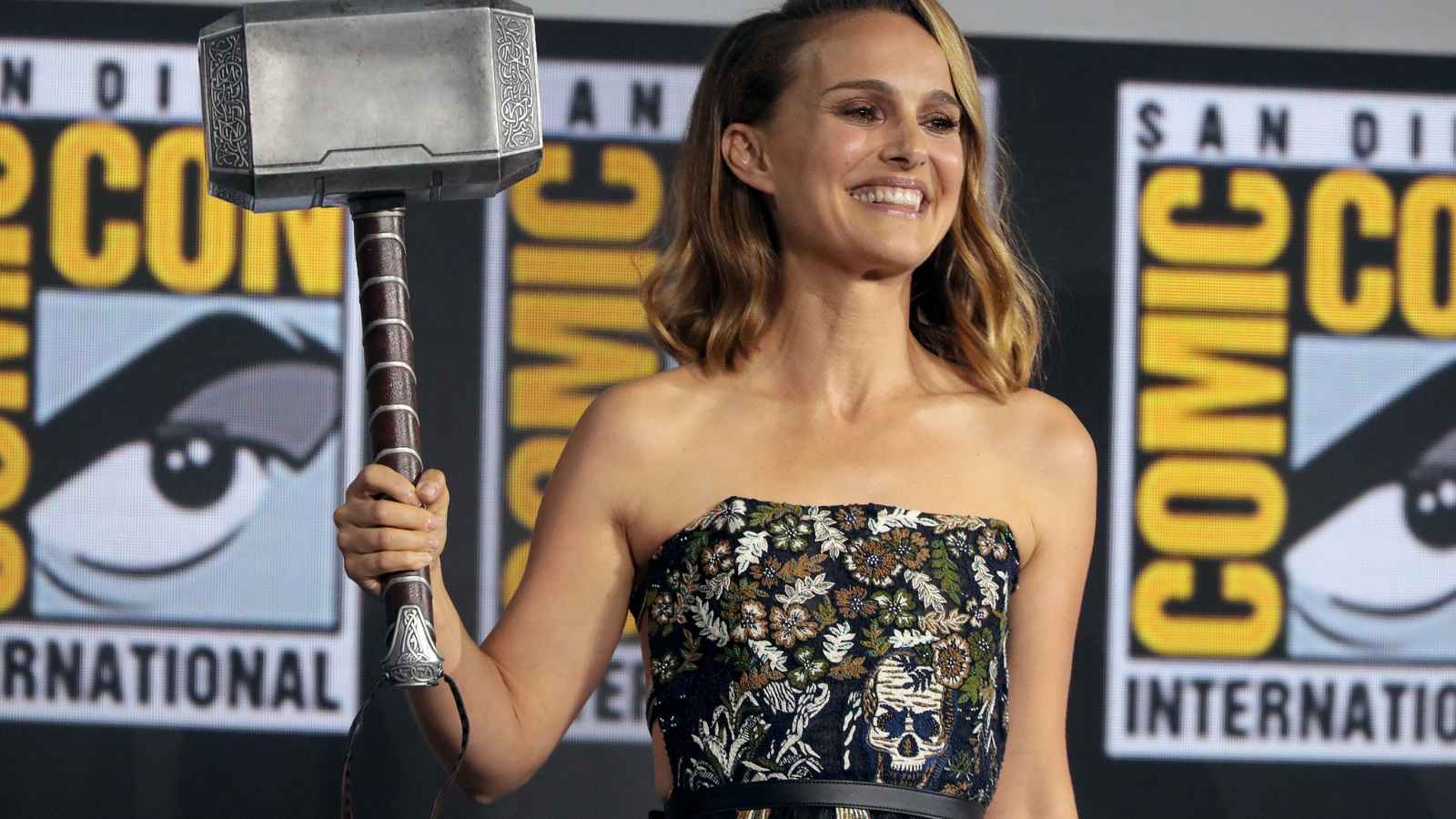 20 Celebrities Besides Tom hanks That have Dual Citizenship?