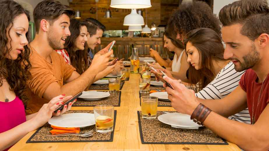 20 Unforgivable Blunders When Dining Out: Don’t Be Caught Making These