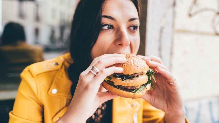 20 Unforgivable Blunders When Dining Out: Don’t Be Caught Making These
