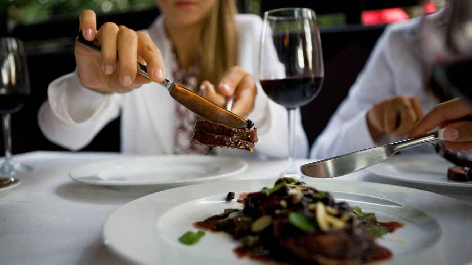 20 Unforgivable Blunders When Dining Out: Don’t Be Caught Making These