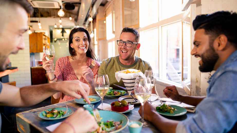 20 Unforgivable Blunders When Dining Out: Don’t Be Caught Making These